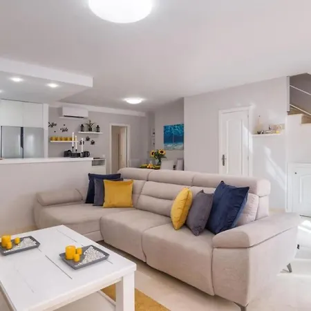 Luxury Delmare Pool Family Only